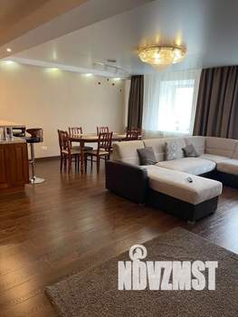 3-к квартира, посуточно, 84м2, 2/10 этаж