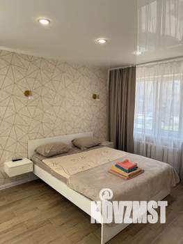 Студия квартира, посуточно, 32м2, 1/5 этаж