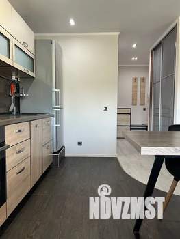 Студия квартира, посуточно, 34м2, 1/10 этаж