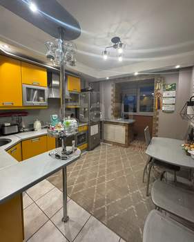 3-к квартира, вторичка, 74м2, 8/9 этаж